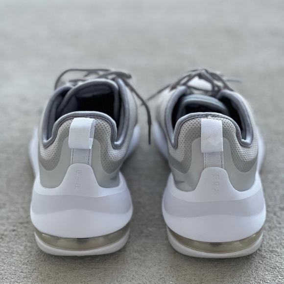 Nike Air Max Axis - Picture 4 of 8